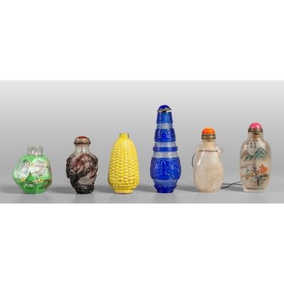 OGGETTISTICA - Sei snuff bottles in materiali diversi h. da cm.6 a cm.10