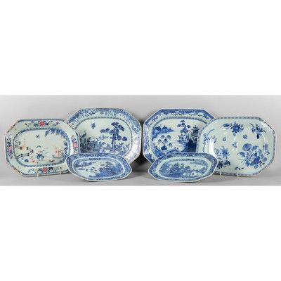 OGGETTISTICA - Sei vassoi in porcellana di forma ottagonale di varie misure decorati in blu su 