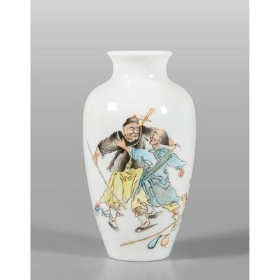 OGGETTISTICA - Piccolo vaso in porcellana pelle d'uovo decorato in policromia con battaglia Cina 