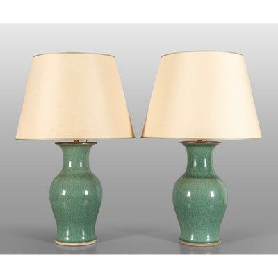 OGGETTISTICA - Coppia di lampade in porcellana in stile Celadon di colore verde Cina sec.XX h.tot.cm.88