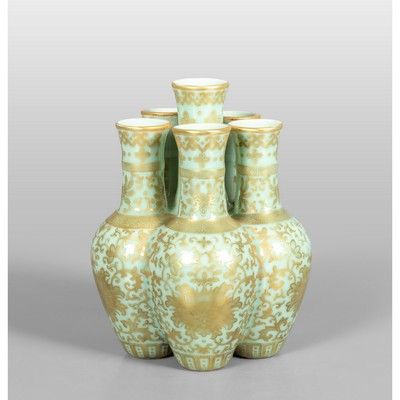 OGGETTISTICA - Vaso a sei colli in porcellana turchese decorata in oro con fiori di loto marcato 