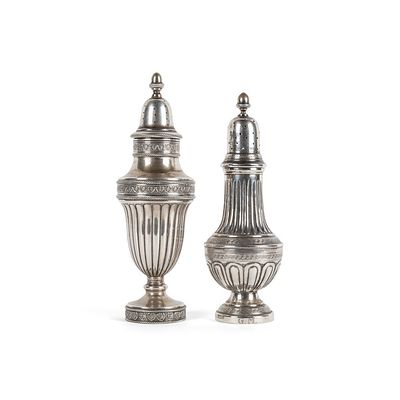 OGGETTISTICA - Saliera e pepiera in argento 800 Pampaloni Firenze. Altezza 20 cm circa. Peso 358 g.