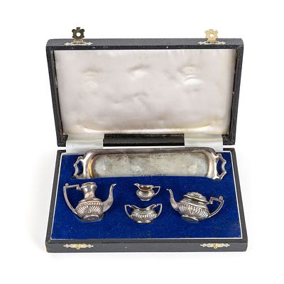 ARGENTI - Set di 4 pezzi in argento di minuscole dimensioni probabilmente da collezione di 