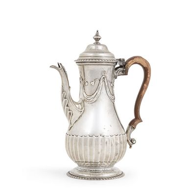 OGGETTISTICA - Charles Stewart Harris Teiera inglese in argento sterling 925. Londra 1896. 