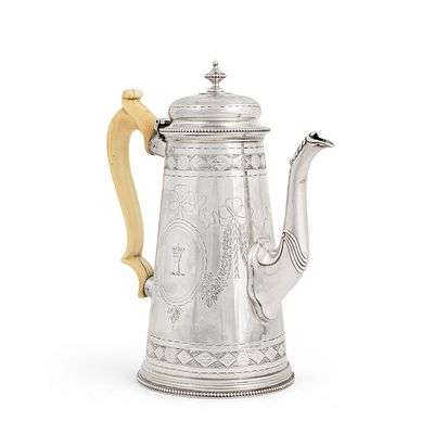 OGGETTISTICA - Caffettiera inglese 1876 in argento sterling 925 Dimensioni 23 cm x 11 cm. Peso 742 