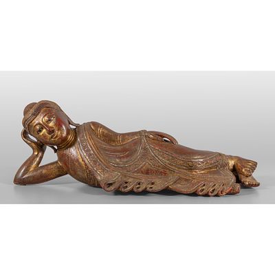 Bouddha en position de repos &laquo; asana &raquo; sculpture en bois dor&eacute; et laqu&eacute; avec incrustations de 