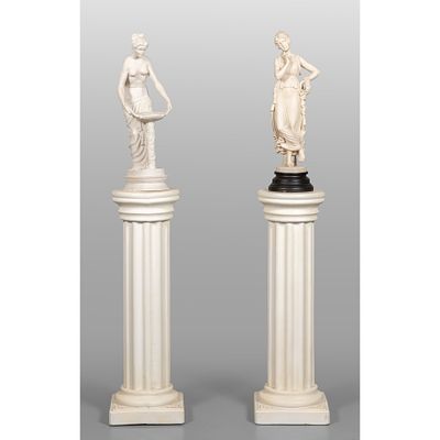Proserpine et H&eacute;b&eacute;, paire de sculptures en mat&eacute;riau composite reposant sur des colonnes, XXe 
