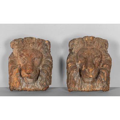 T&ecirc;tes de lions deux sculptures en terre cuite XIXe si&egrave;cle30 x 28 cm petits d&eacute;fauts