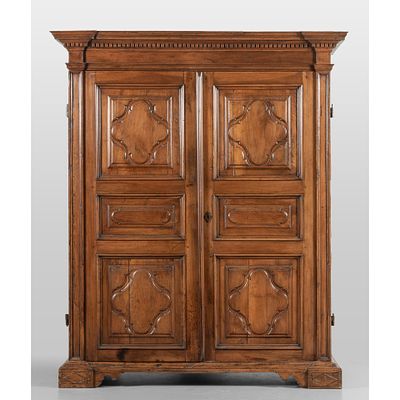 Armoire en noyer sculpt&eacute;e en pointe de diamant, G&ecirc;nes, d&eacute;but du XVIIIe si&egrave;cle165 x 60 cm, h. 