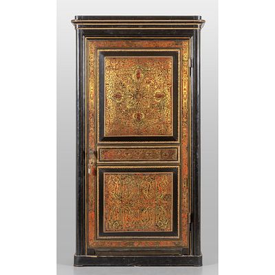 Armoire de style Boulle, caract&eacute;ris&eacute;e par son bois &eacute;b&eacute;nis&eacute; et ses marqueteries en laiton et en 