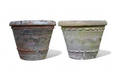 Coppie di piccole conche in terracotta Fine del XIX secolo In terracotta decorate con festoni 