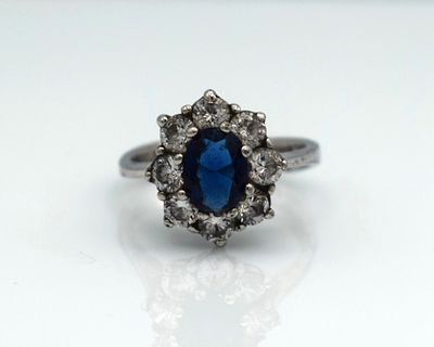 Anello modello margherita in argento 925 - Anello modello margherita in argento 925 con gemme 