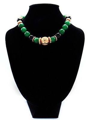 Collana, Vanto - Collana, Vanto Con sfere in agata tinta sulle tonalità del verde.