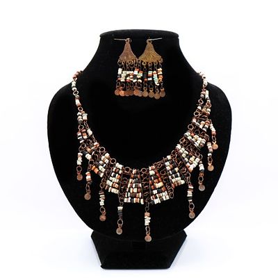 Parure in pasta vitrea - Parure in pasta vitrea Composta da collier a 10 pendenti di cui uno 