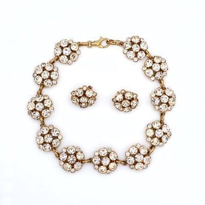Demi parure, Versus - Demi parure, Versus Collana e orecchini a clip, in metallo dorato e strass. 