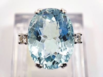 Anello in oro bianco 18 kt con acquamarina - Anello in oro bianco 18 kt con acquamarina 