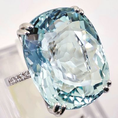 Anello in oro bianco 18 kt con acquamarina - Anello in oro bianco 18 kt con acquamarina 