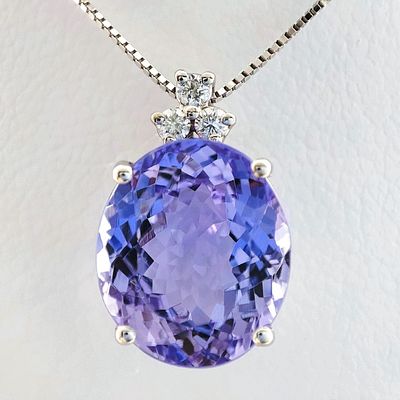 Collana in oro bianco 18 kt con tanzanite - Collana in oro bianco 18 kt con tanzanite Tanzanite di 