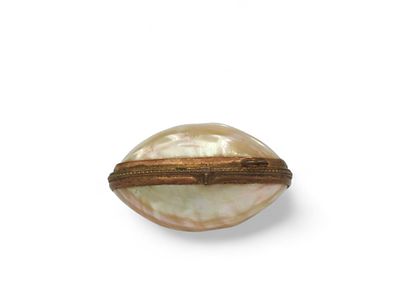 Scatolina portapillole in madreperla e metallo dorato cm 42x22 - Scatolina portapillole in 