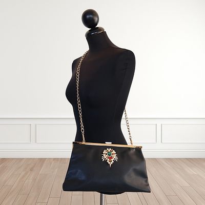 Borsa nera a tracolla, Teria YabarTracolla gold con maxi applicazione di finte perle borchie 