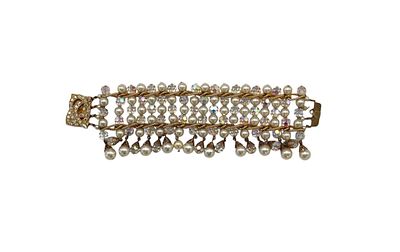 Bracciale anni '50multi-filo composto da finte perle, cristalli trasparenti ependenti a goccia 