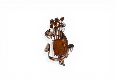 Spilla firmata Coro Craft Pegasuscon timbro Sterling. Met&agrave; anni ' 40motivo floreale a bouquet 