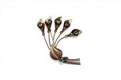 Spilla in argento Sterlingcon finitura in oro vermeil. Bouquet floreale decorato con cristalli 