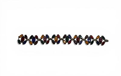 Bracciale vintage in metallo argentatopresenta maglie articolate con cristalli incastonati 