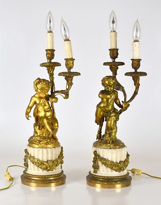Coppia di candelabri con putti e bronzo dorato e marmo altezza 48 cm