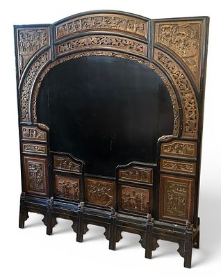 PARAVENTO legno laccato e dipinto Cina XIX secolo 228 X 260
