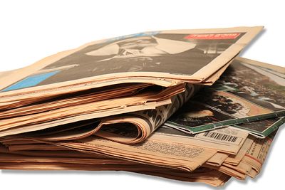 אוסף נדיר של עשרות עיתונים מהארץ ומהעולם שסיקרו את הדרמה הגדולה של "אשכבתא 