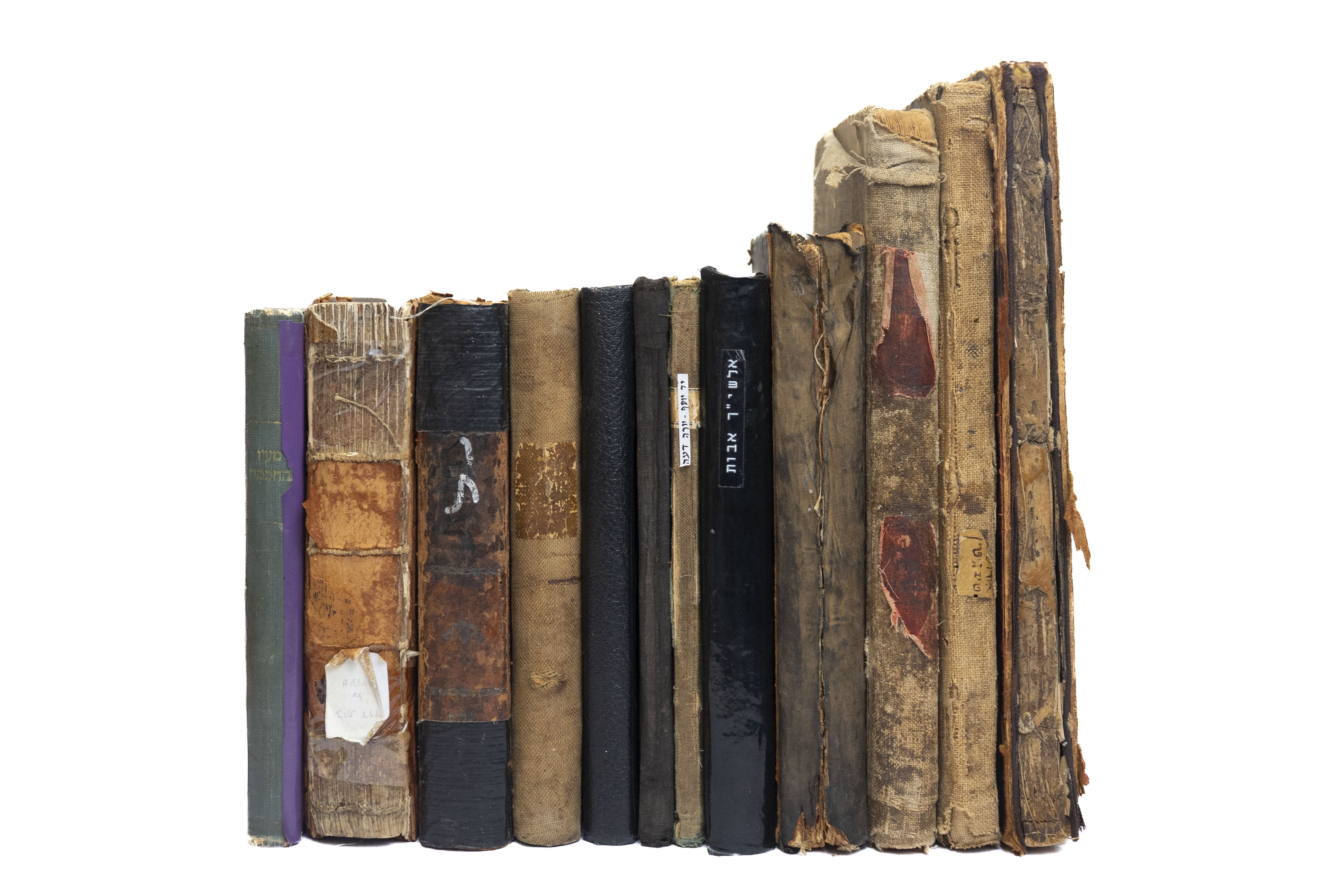 מקבץ [14] כרכים של ספרים עם חתימות. 1738-1947. * בית דוד, ...