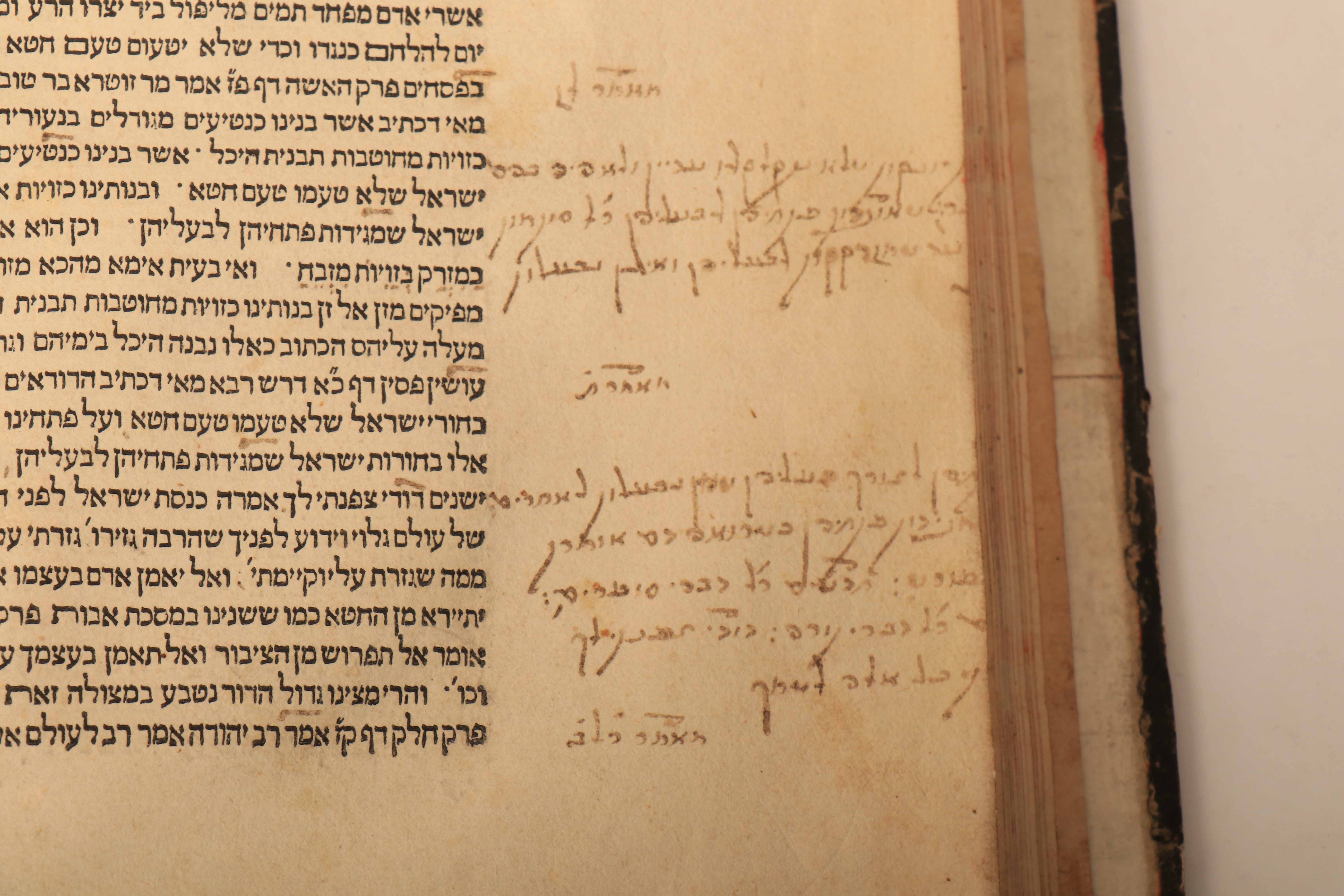 Sefer Menorat HaMaor – Mantua 1563 – with dozens of important early glosses in Italian script. <div ...