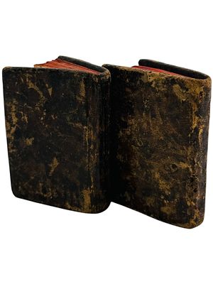 שנות הש'. תאוה לעינים!! שני חומשים נדירים במיוחד ולא ידועים משנות הש'. עותקים יפים ושמורים 