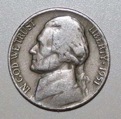 מטבע בערך 5 סנט מידיו הקדושות של הרבי מחב"ד. 
מטבע בערך נקוב של 5 סנט ארה"ב שניתן מידיו 