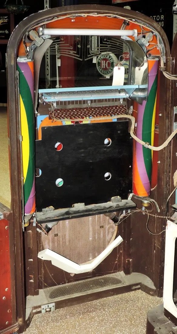 Lot 137 - 1947 Rockola Model 1426 Coin Operated Jukebox