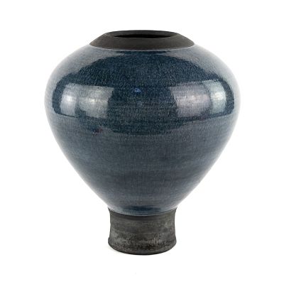 Signed Fort Art Pottery Raku Mottled Glaze Ginger Jar. A raku ginger jar having dark blue 