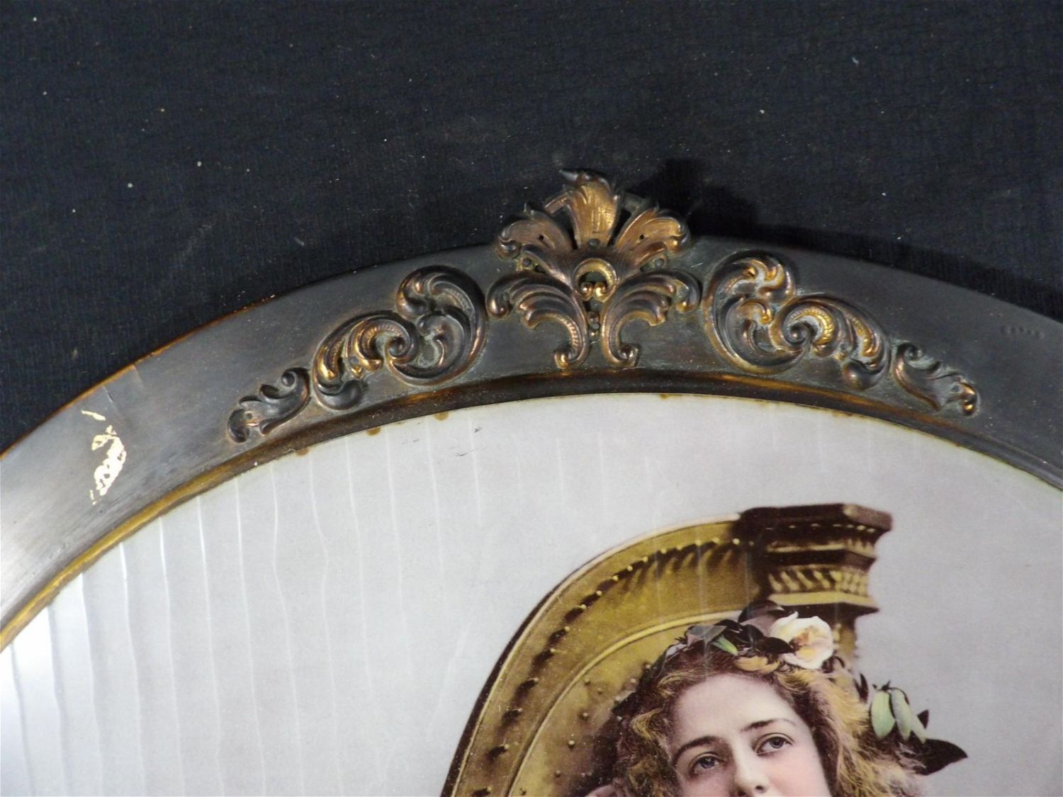 Lot 41 Antique Oval Ornate Wall Hanging Frame w/ Female, Floral and