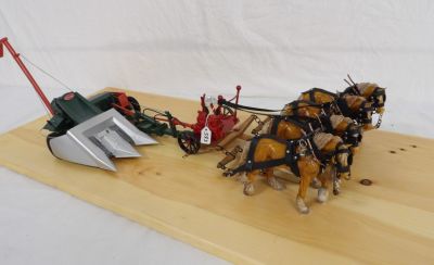 4 HORSE HITCH. 2 ROW NEW IDEA PICKER W BOX