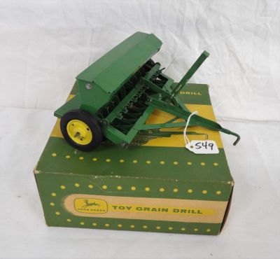 VINTAGE JD GRAIN DRILL. 1-16 SCALE MINT CONDITION W BOX