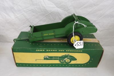 VINTAGE JD MANURE SPREADER. 1-16 SCALE MINT CONDITION W BOX