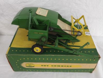 VINTAGE JD COMBINE. 1-16 SCALE MINT CONDITION W BOX