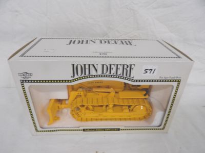 JD 420 CRAWLER. W BLADE COLLECTORS EDITION 1-16 SCALE W BOX