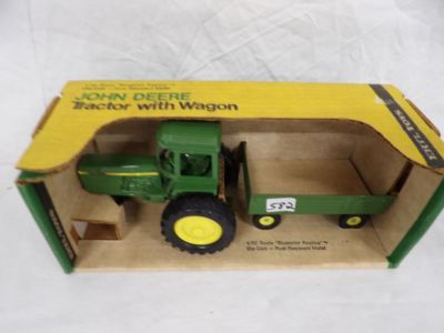 JD TRACTOR W WAGON. 1-32 SCALE W BOX