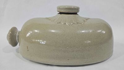 English Stoneware Footwarmer. Dourne Denby with a screw on lid. 11x5, no chips or cracks