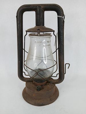 Paull?s leader no 2 tubular barn/railroad lantern w/ ham?s no 0 standard globe. lantern is