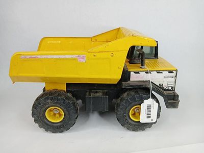 Tonka Mighty 768 dump truck. in good condition