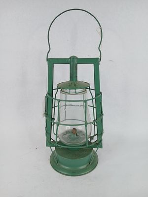 Green Dietz Mill kerosene Lantern. complete and in good condition