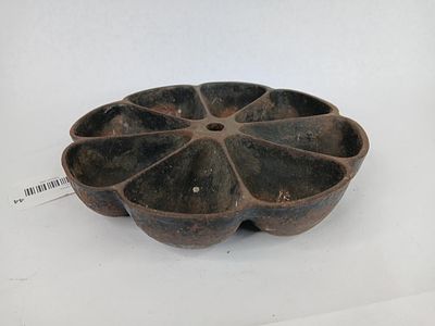 cast iron cobblers nail tray. 9 in dia.