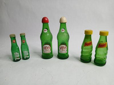 Vess, Squirt and 7 up salt and pepper shakers. .